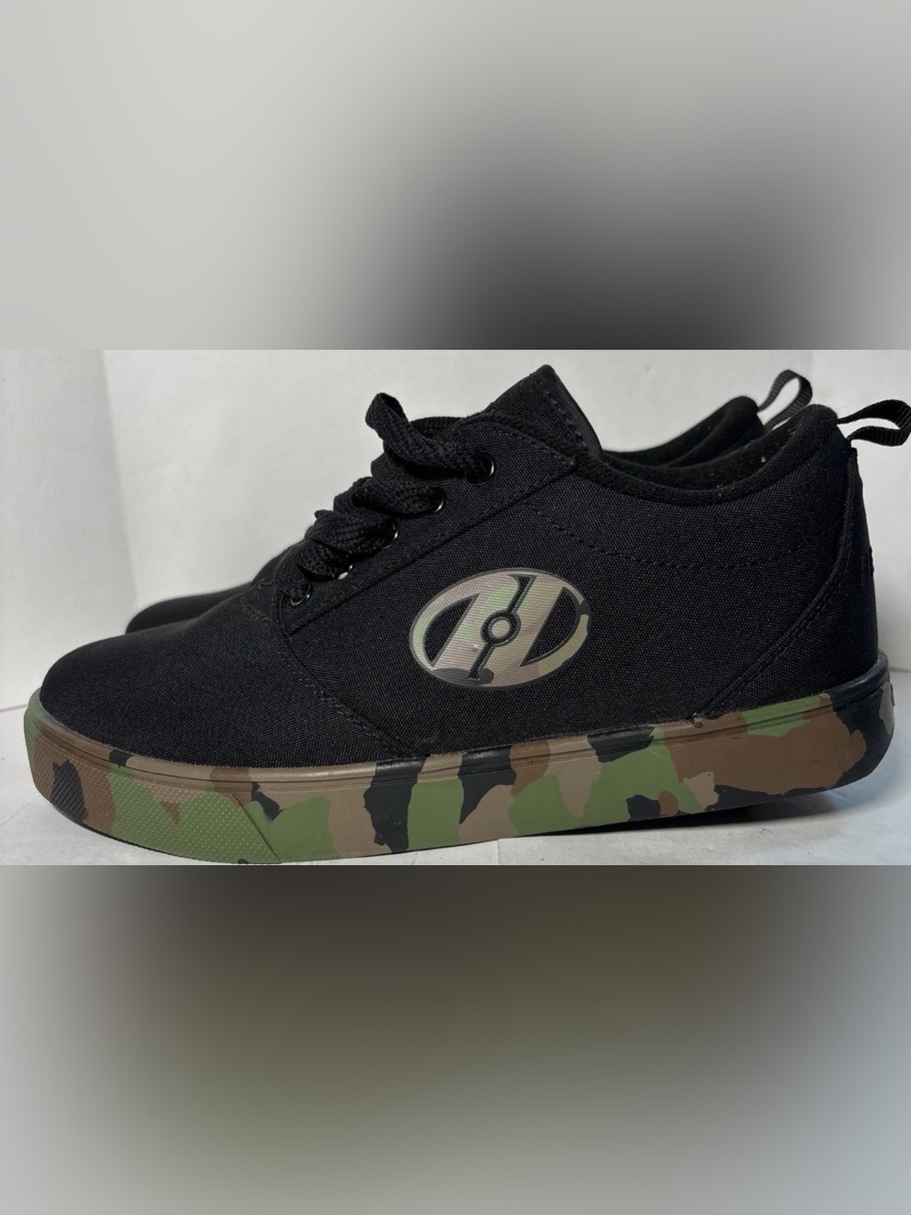 Heelys Racer 20, Black/Green Camo Skate Shoes Men's/ Big Kids Size 7